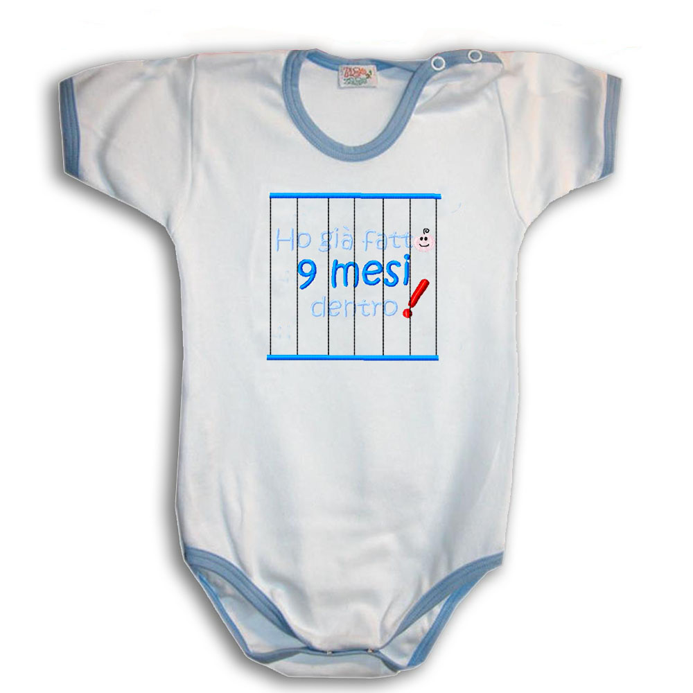 Zigozago Body ricamato per neonato in cotone "Ho già fatto 9 mesi dentro" unisex BODY9MESI