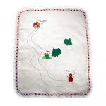 Zigozago coperta culla ricamata con pizzo sangallo "Cappuccetto Rosso" per neonato in piquet di cotone bianco unisex COPCAPP_ROSSO